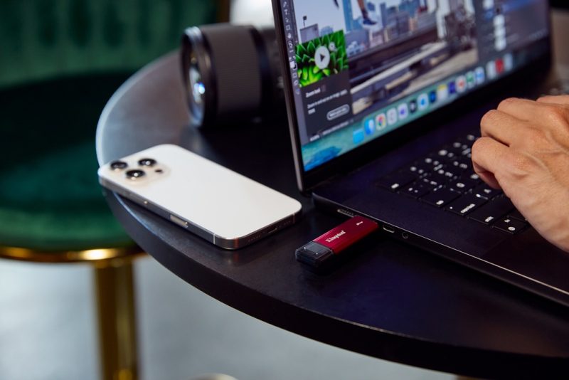 Kingston Dual ulkoinen SSD USB-C ja USB-A Kingston SPSD/512GB ulkoinen SSD USB-A ja USB-C liittimillä.